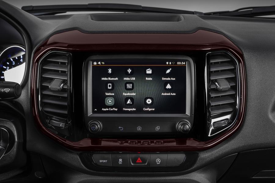 Детали интерьера Fiat Toro Freedom 1.8 Flex AT6 (226) 2019 года  (фото 9 из 12)